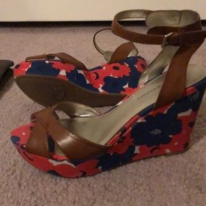 NWOT Tommy Hilfiger wedges